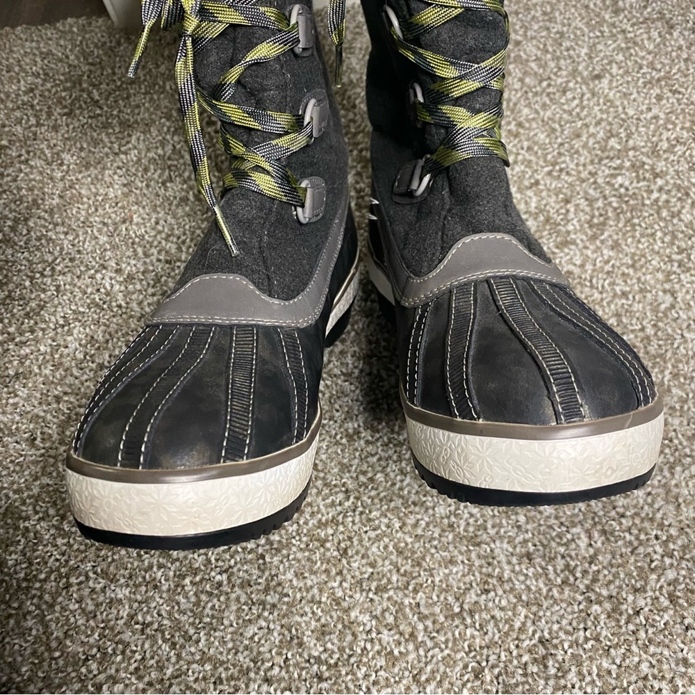 UGG Baroness Snow Duck Rain Boot - Picture 6 of 10